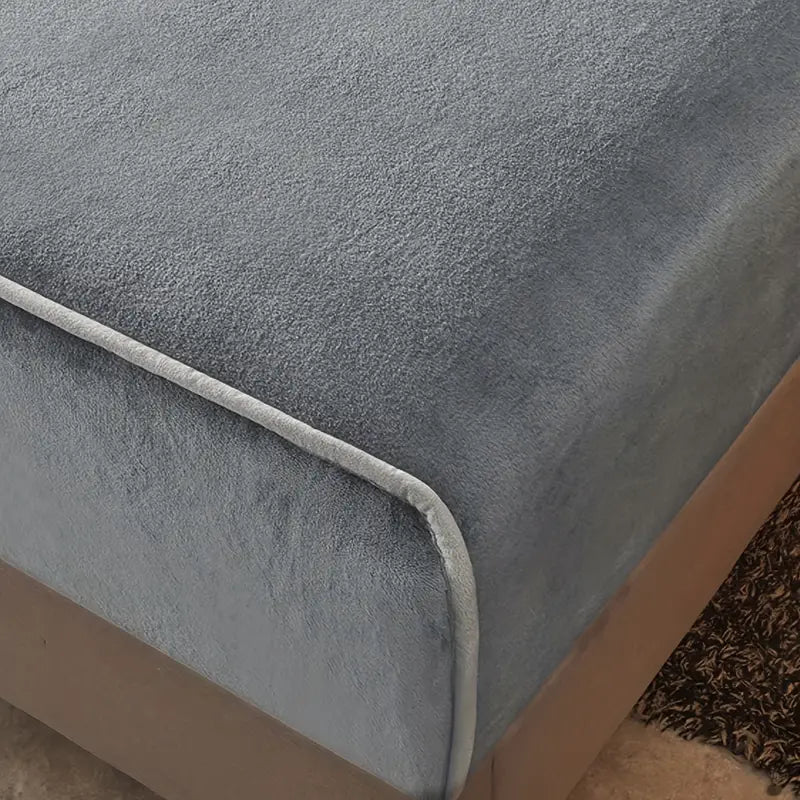Luxurious Milk Fleece Queen Fitted Sheet - Cozy Grey