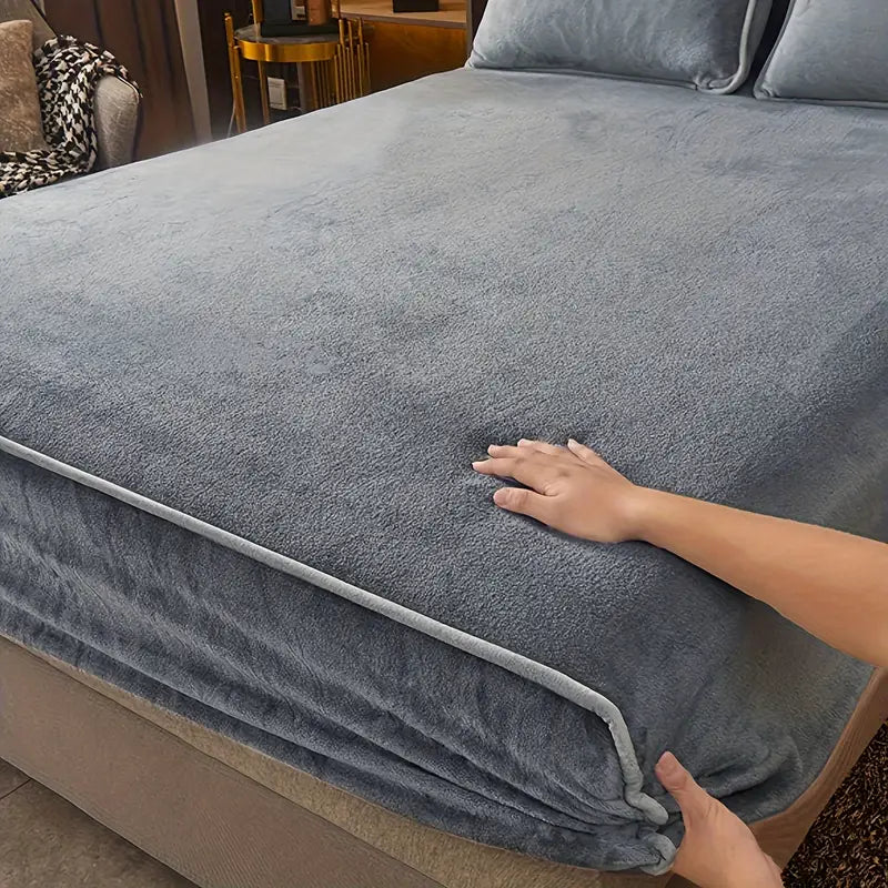 Luxurious Milk Fleece Queen Fitted Sheet - Cozy Grey