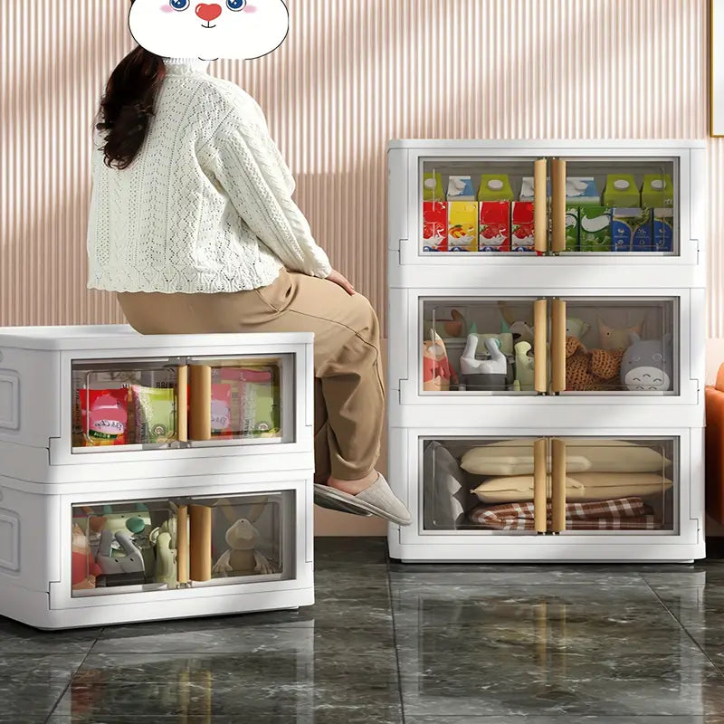 Decluttering made easy with the help of a transparent folding storage box