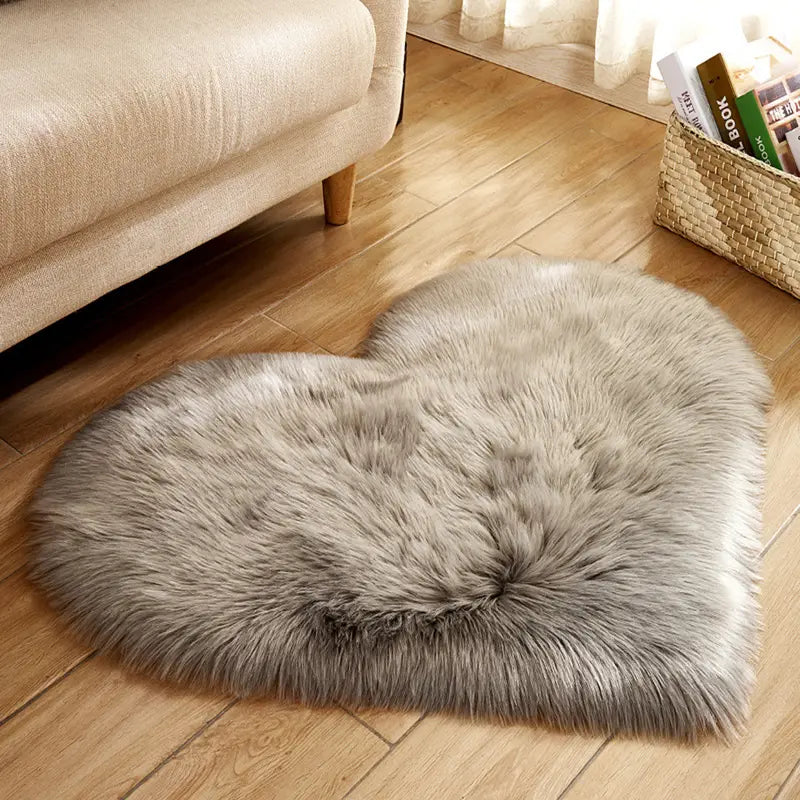 Plush Grey Heart Shaped Area Rug - 50cm*60cm Faux-Fur Carpet