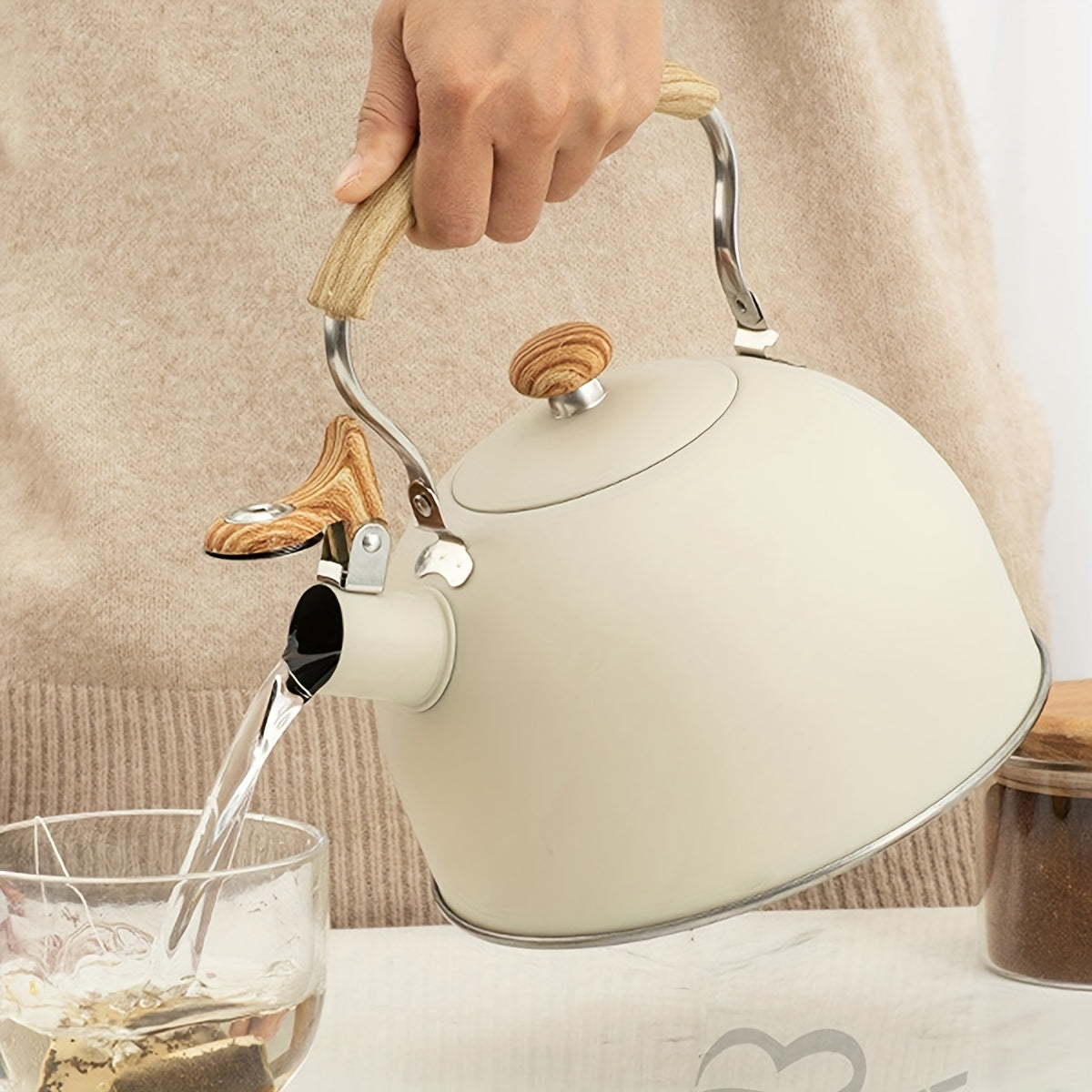 Kettle Creamy White with Wood Handle