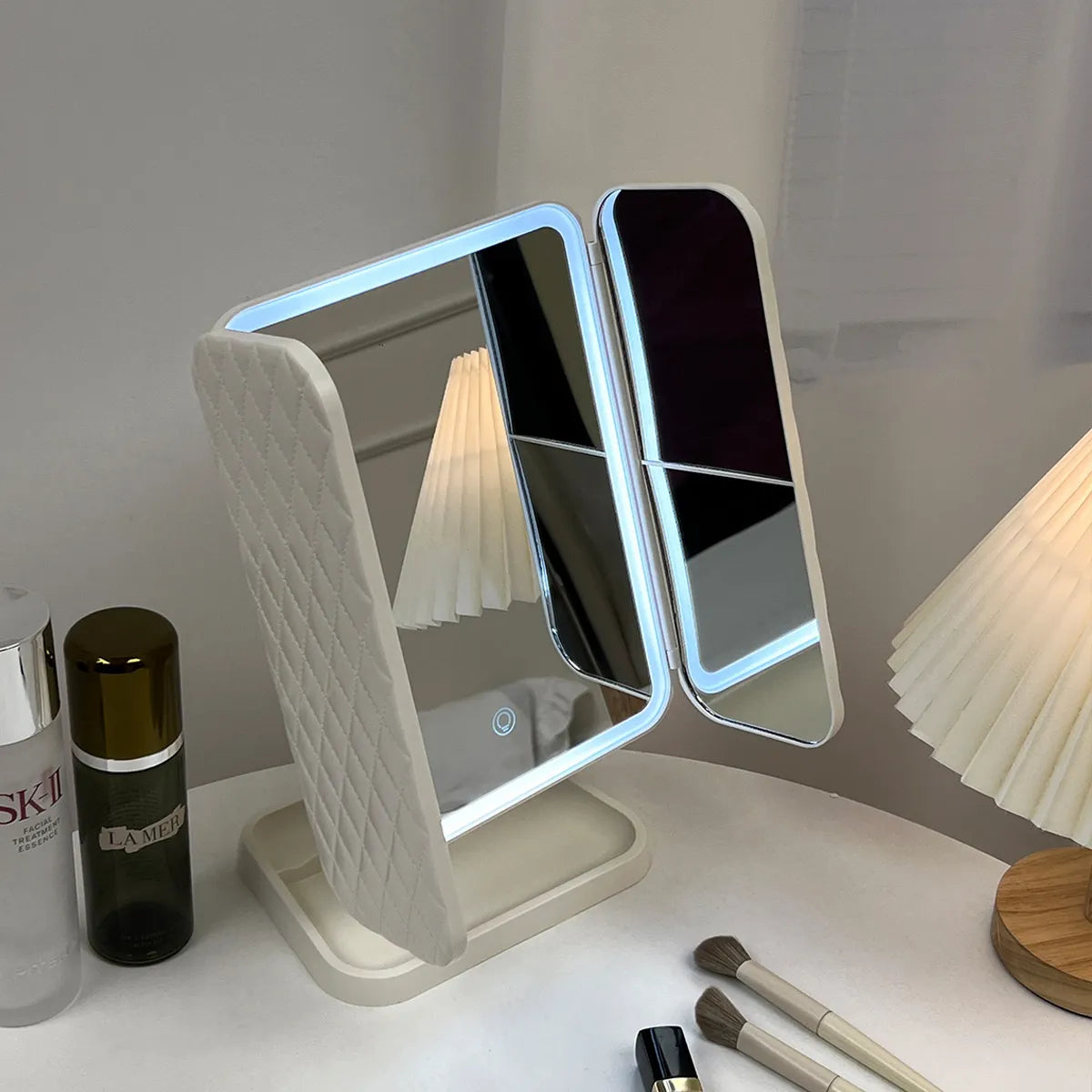Trifold LED Makeup Mirror - Smart Complementary Beauty Lights