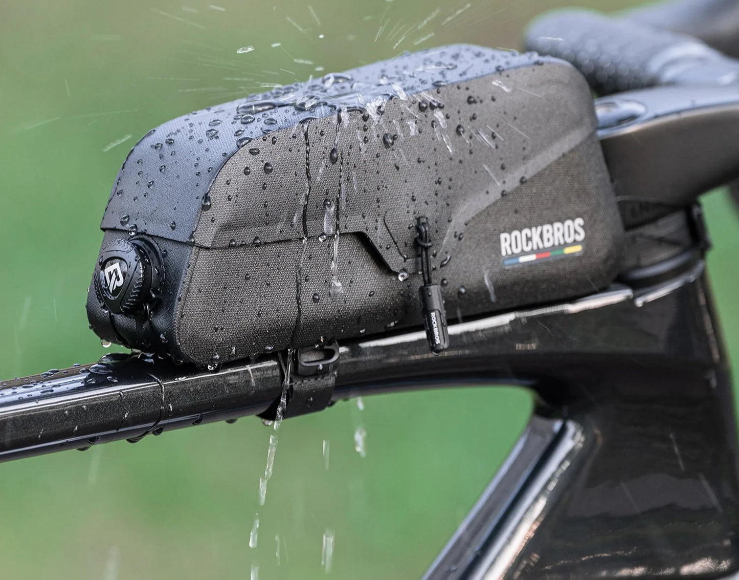 0.9L Magnetic Suction Bicycle Waterproof Nylon Pipe Tube Bag Black