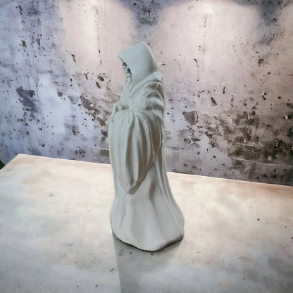 White Skull Statue Halloween Garden Decor Resin