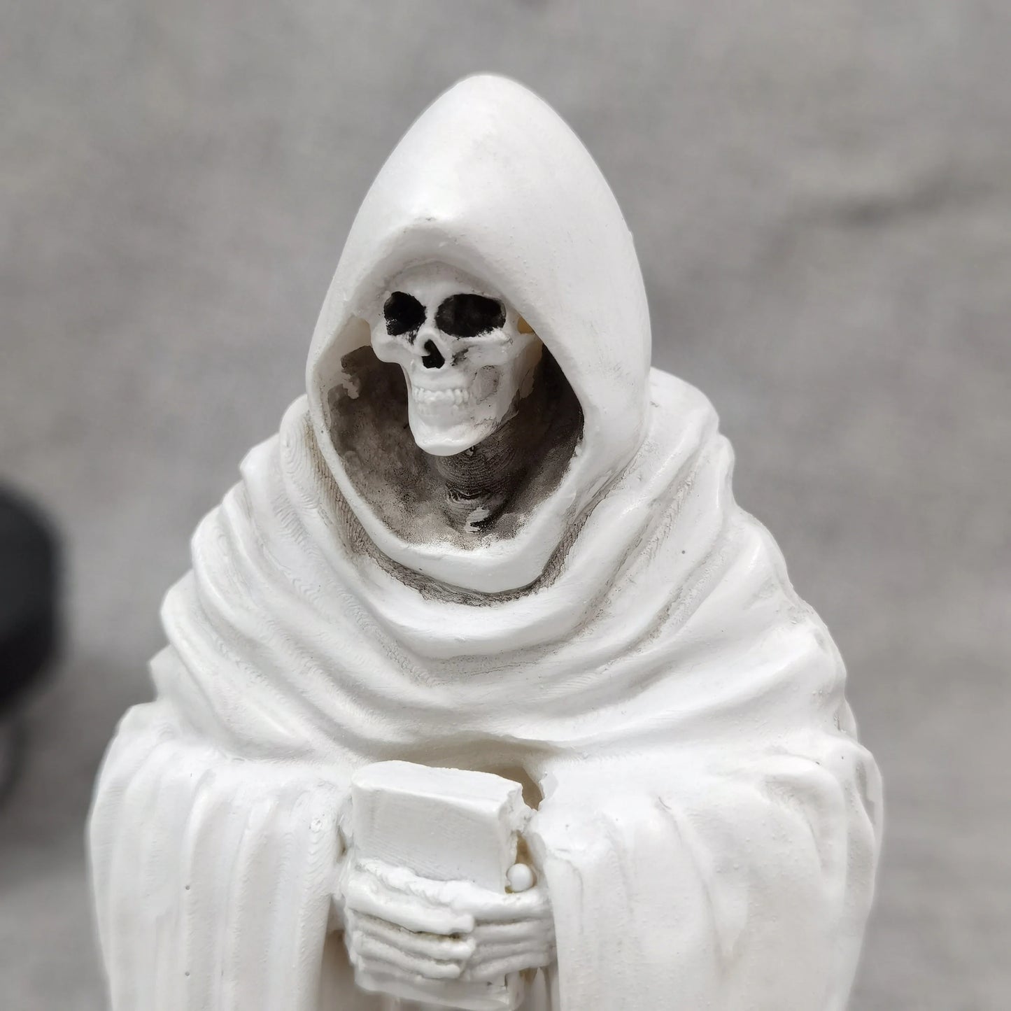 White Skull Statue Halloween Garden Decor Resin