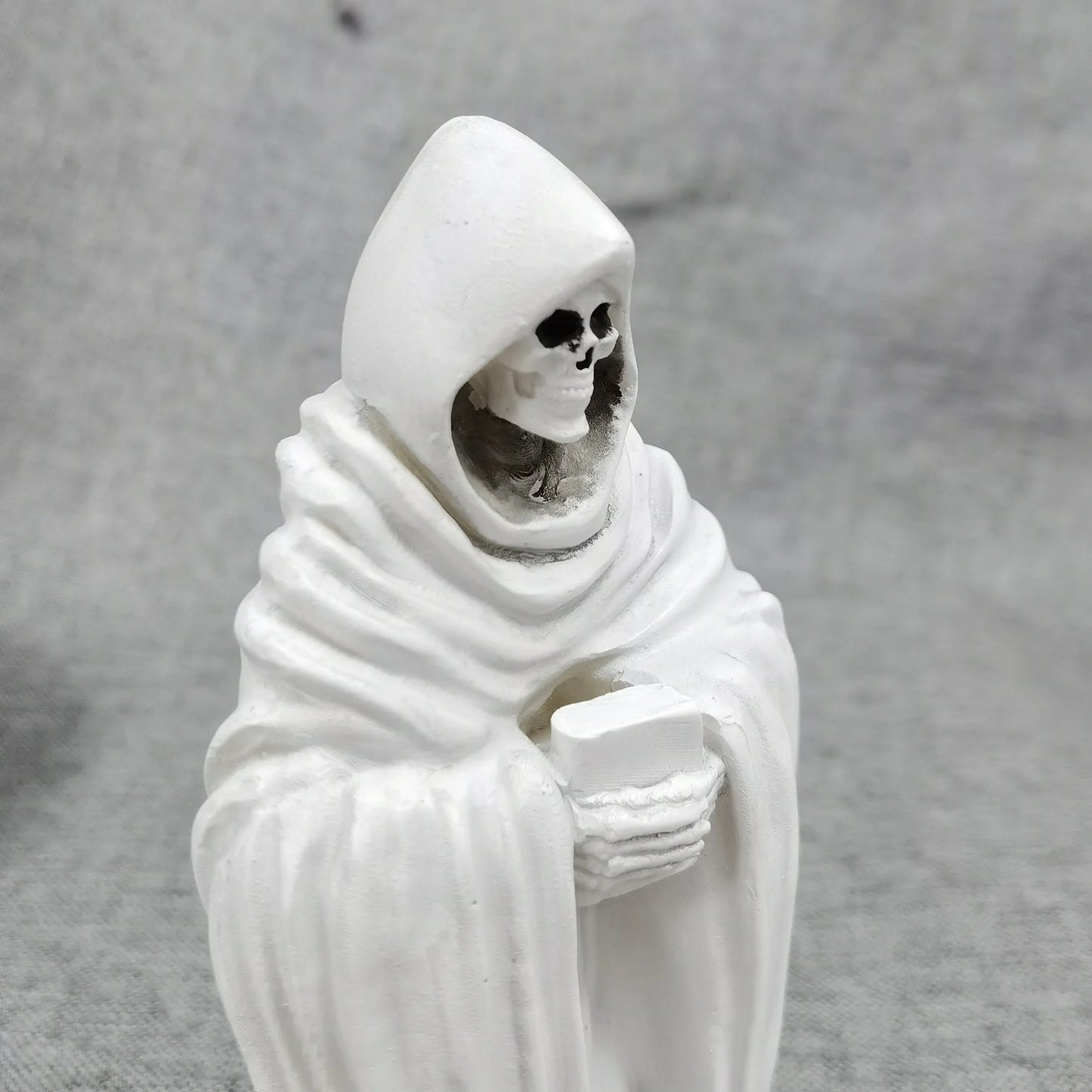 White Skull Statue Halloween Garden Decor Resin